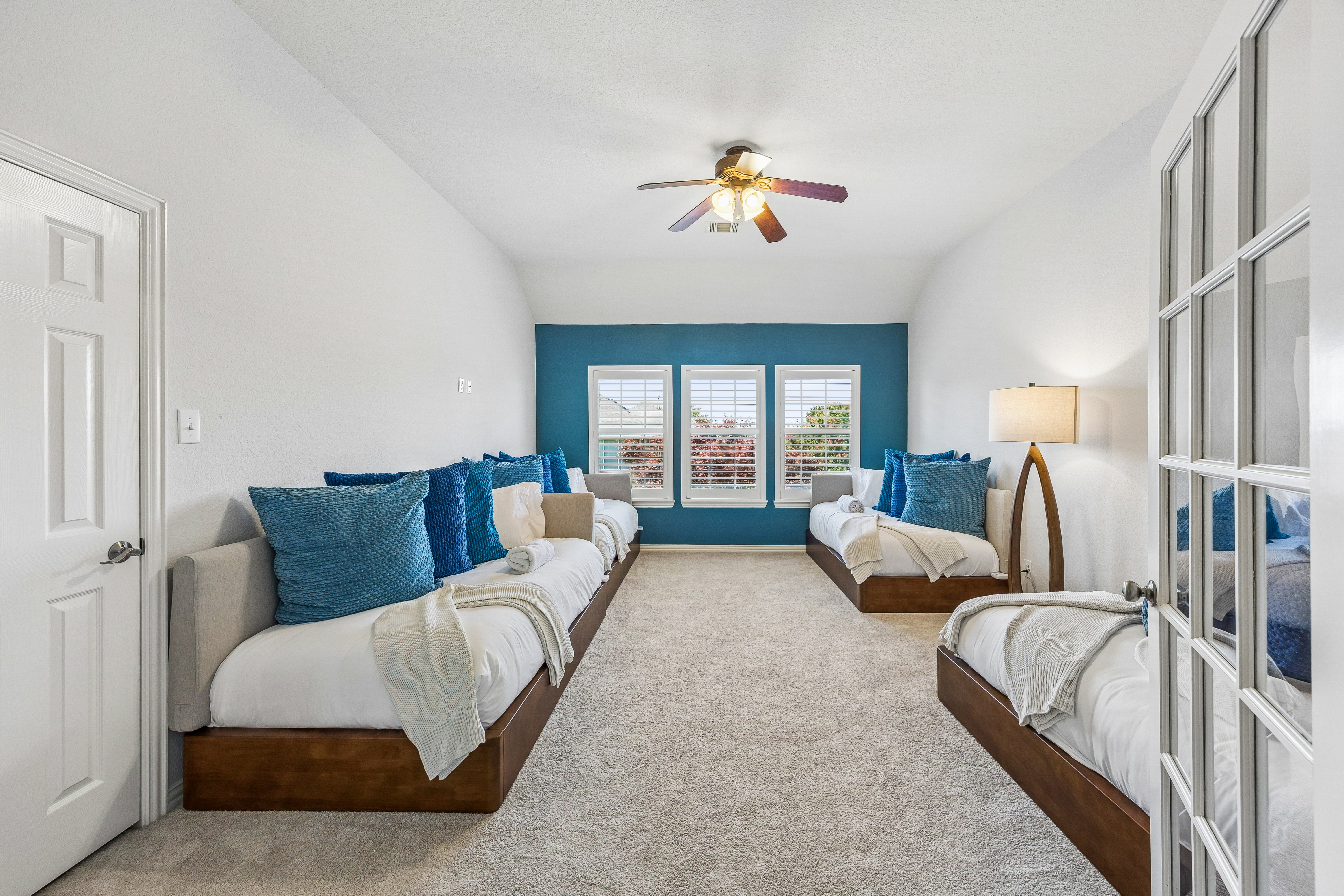 Kids room with four twin beds
