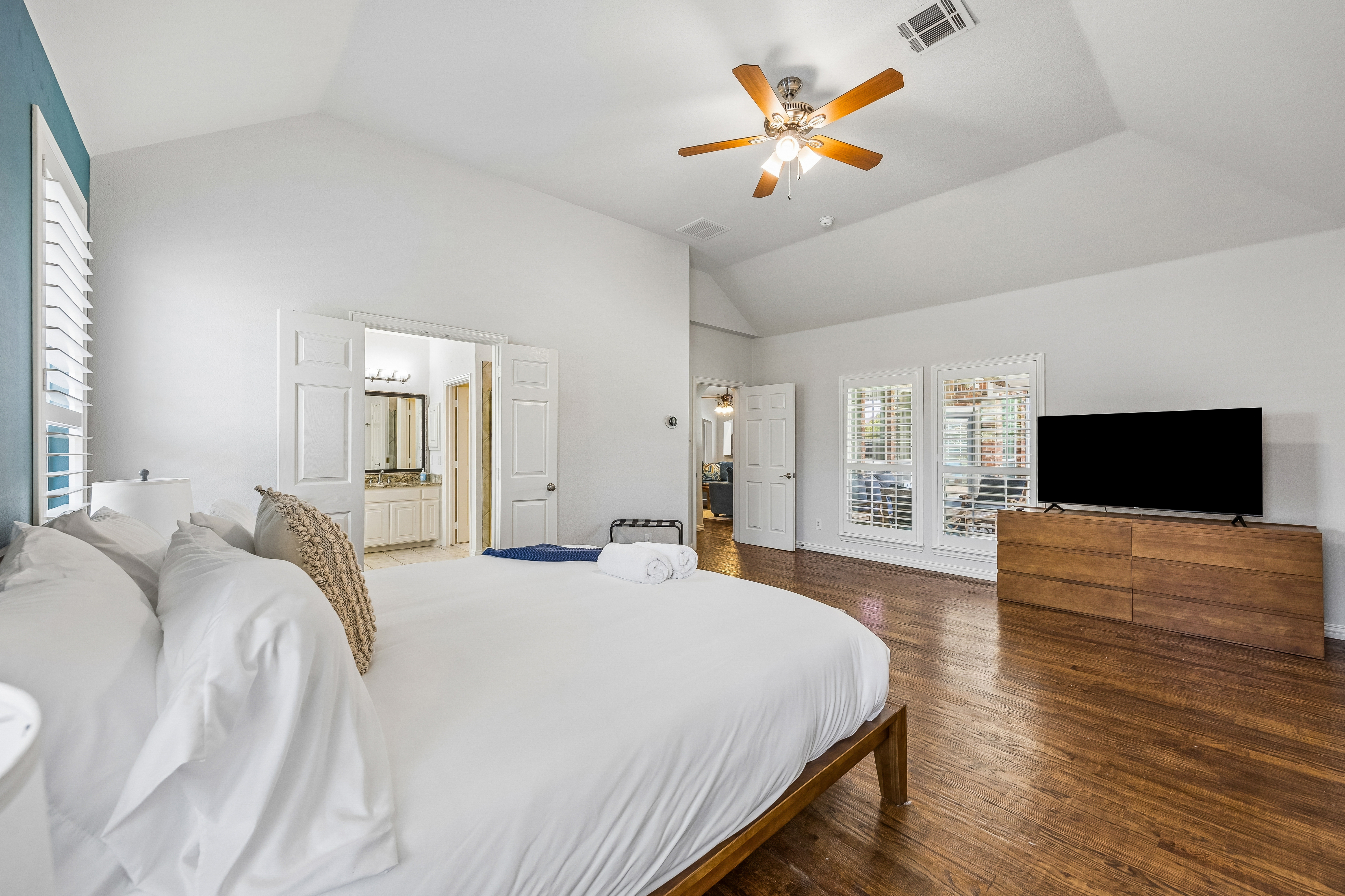 Primary suite with king bed